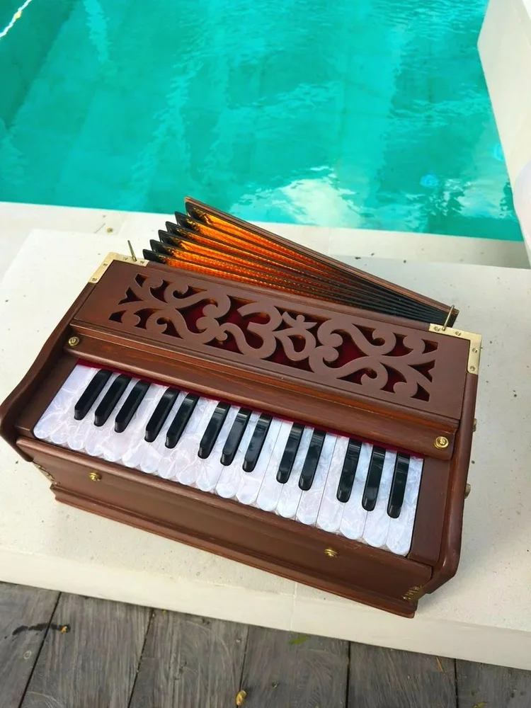 Just Prem “Terra” (32 keys) view 3